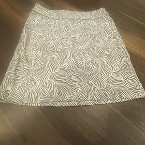 Athleta A-Line Skirt with Leaf Print in White and Gray